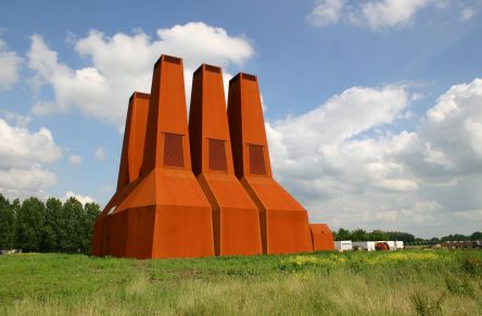 Twee Pieters projecten Jong Monument