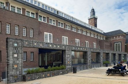 Vossius Gymnasium  in het Jaarboek Architectuur