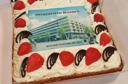 Pieters Amsterdam gets a cake from the client